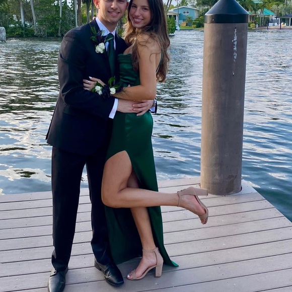 🌻NWT Windsor gorgeous, long green emerald High Slit dress - Picture 4 of 6